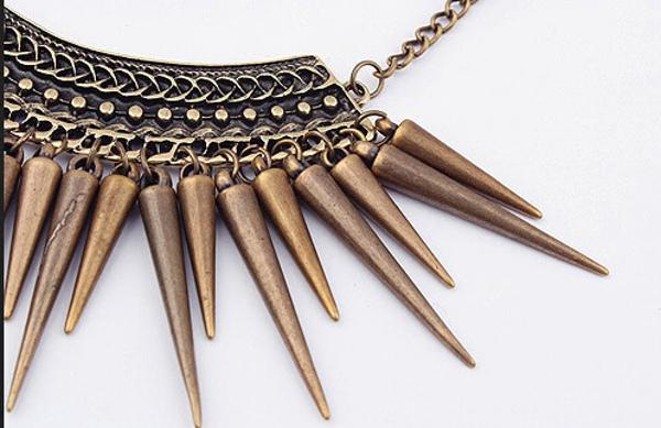 Retro Rivet Chain Necklace