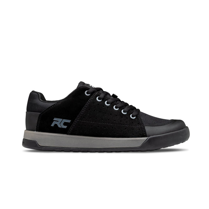 2022 | Men's Livewire Flat Shoes