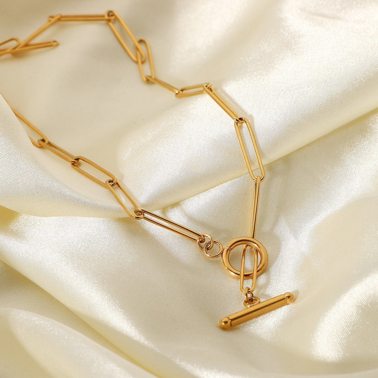 Joyce - Bold Toggle Clasp Gold Necklace