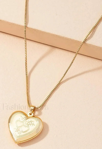 Heart-shaped Pendant Necklace