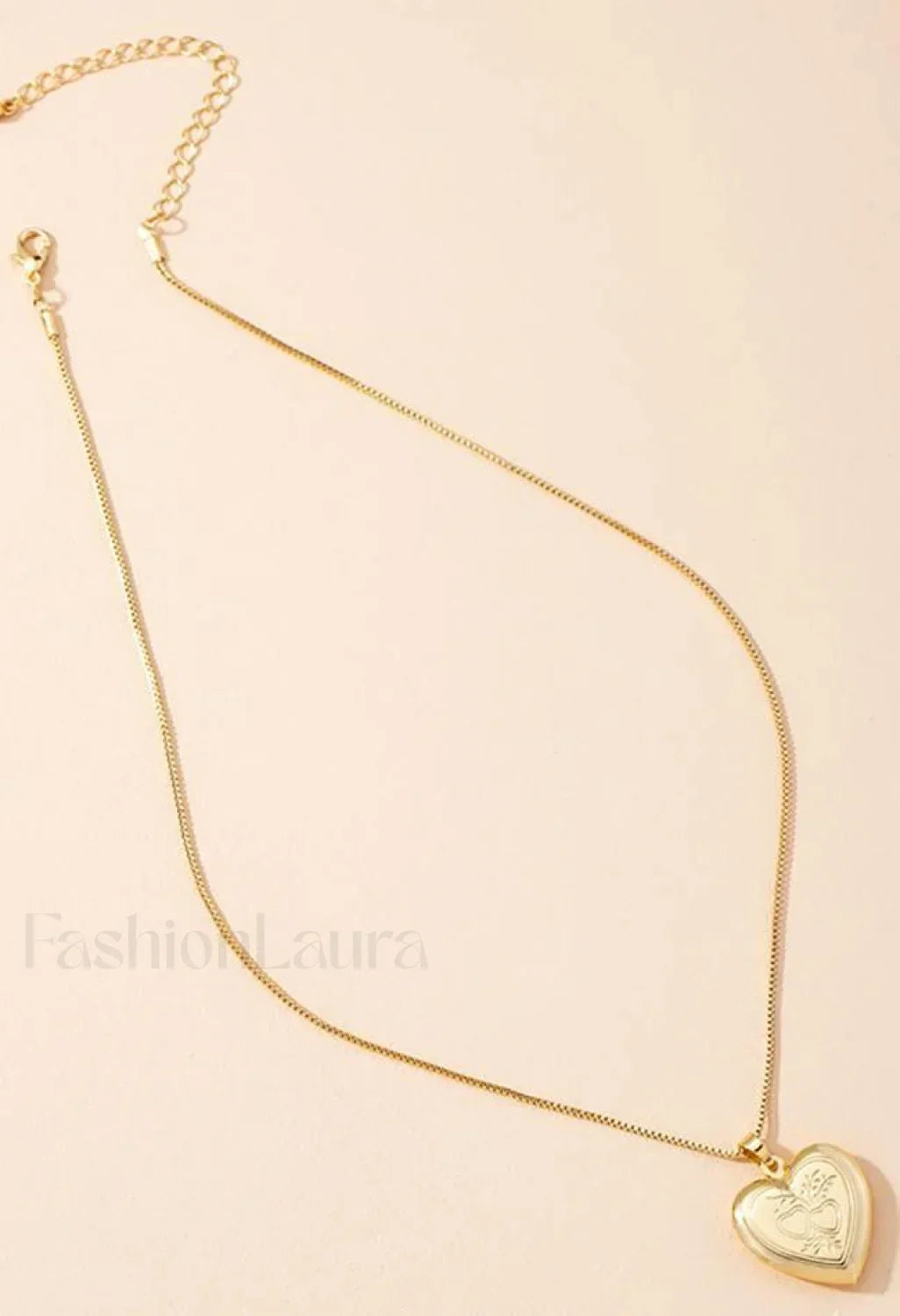Heart-shaped Pendant Necklace